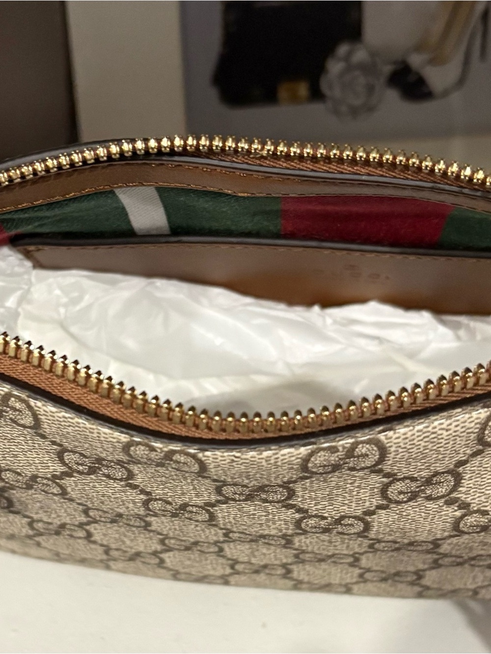 Gucci Emblem GG Small Shoulder Bag - Picture 6 of 6